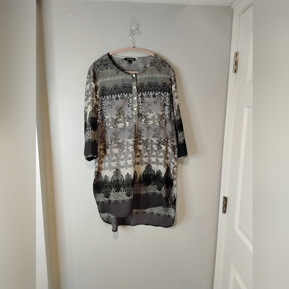 Chic Black and Gray Patterned Blouse